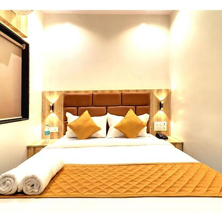 Hotel Enigma Inn Мумбаи Экстерьер фото