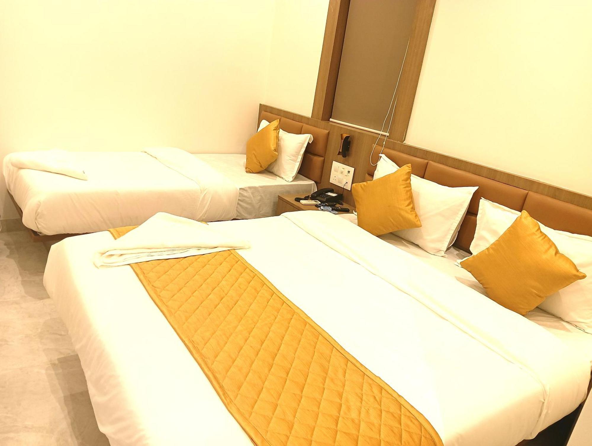 Hotel Enigma Inn Мумбаи Экстерьер фото