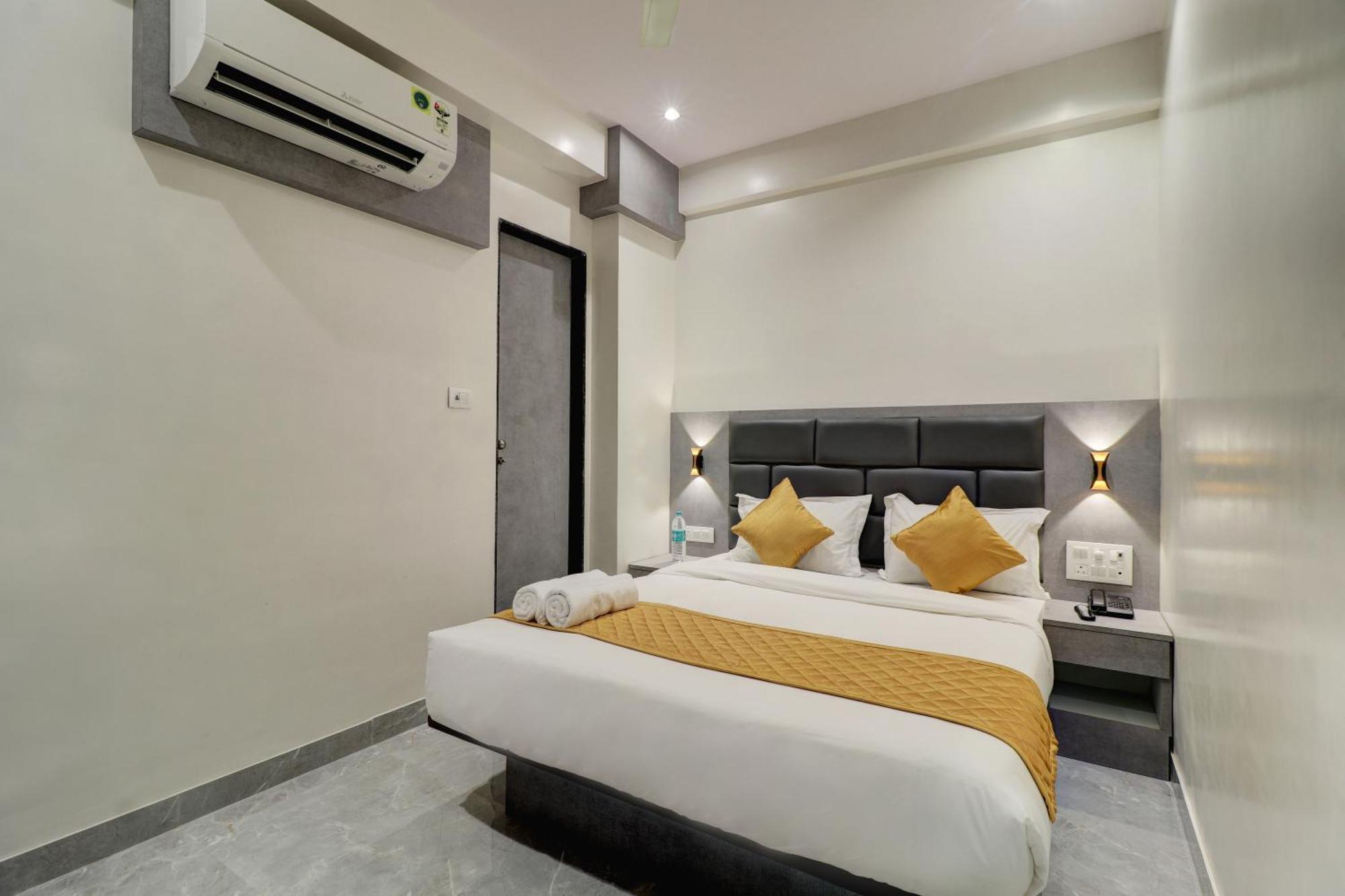 Hotel Enigma Inn Мумбаи Экстерьер фото