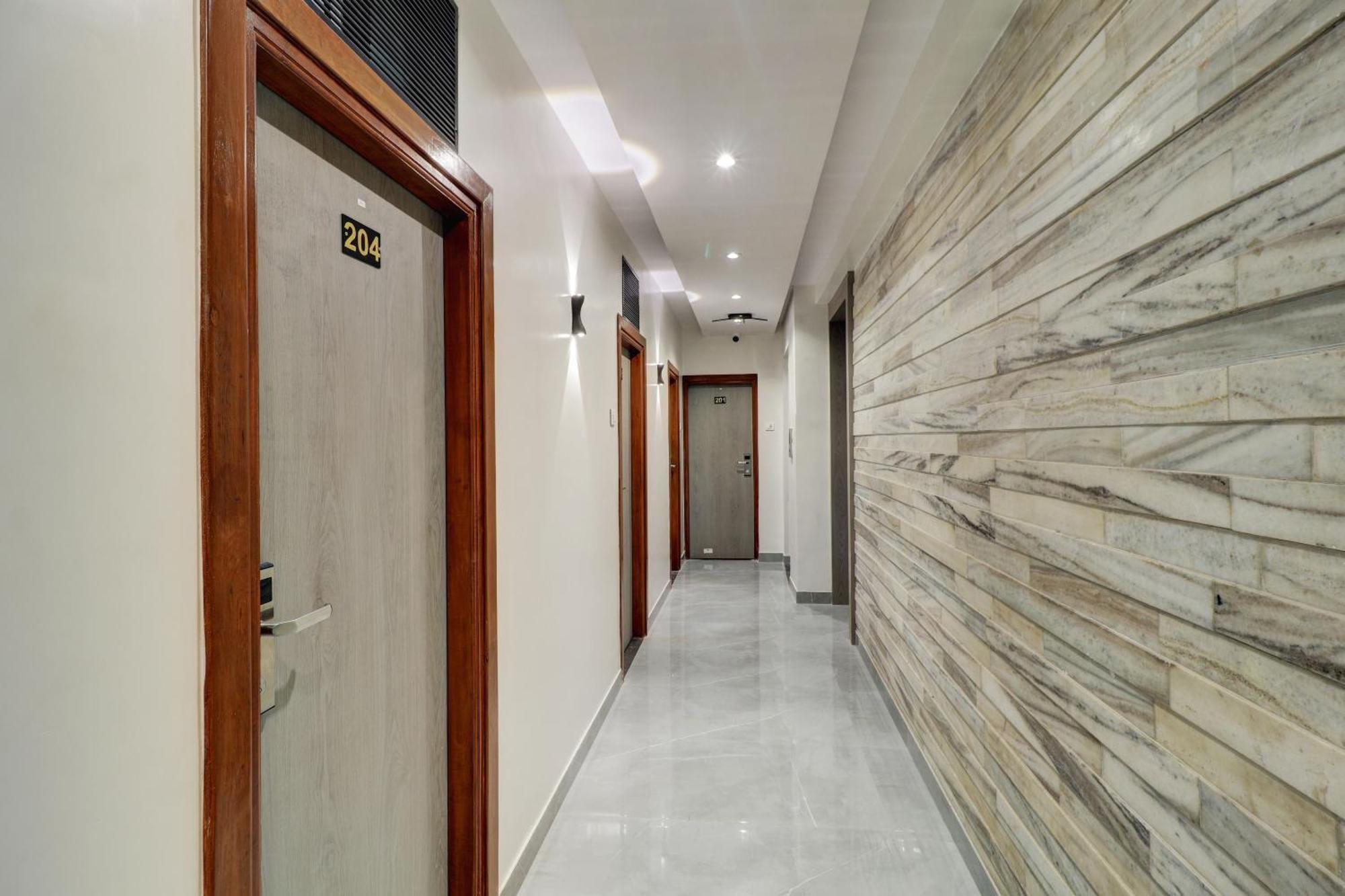 Hotel Enigma Inn Мумбаи Экстерьер фото