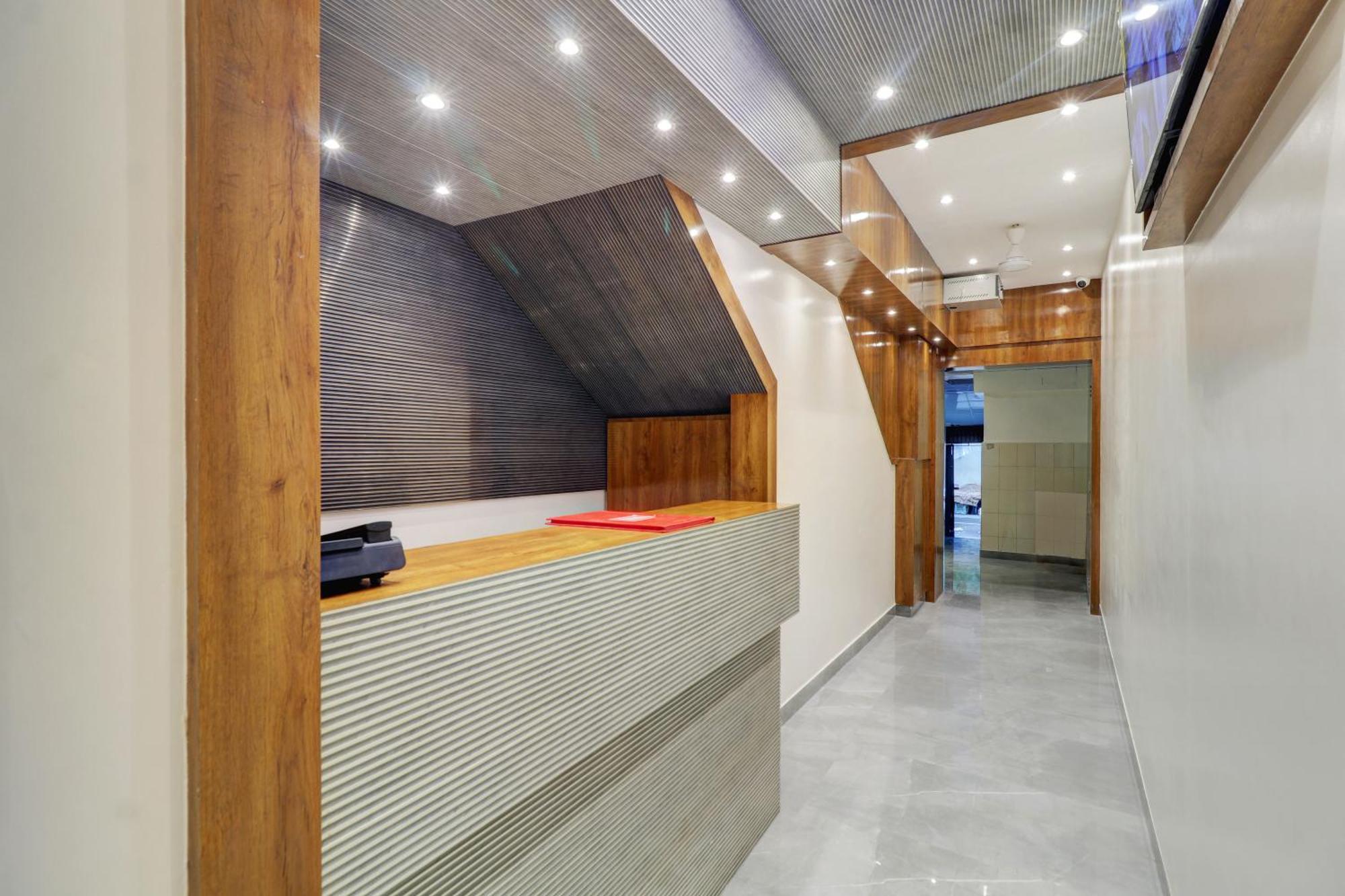 Hotel Enigma Inn Мумбаи Экстерьер фото