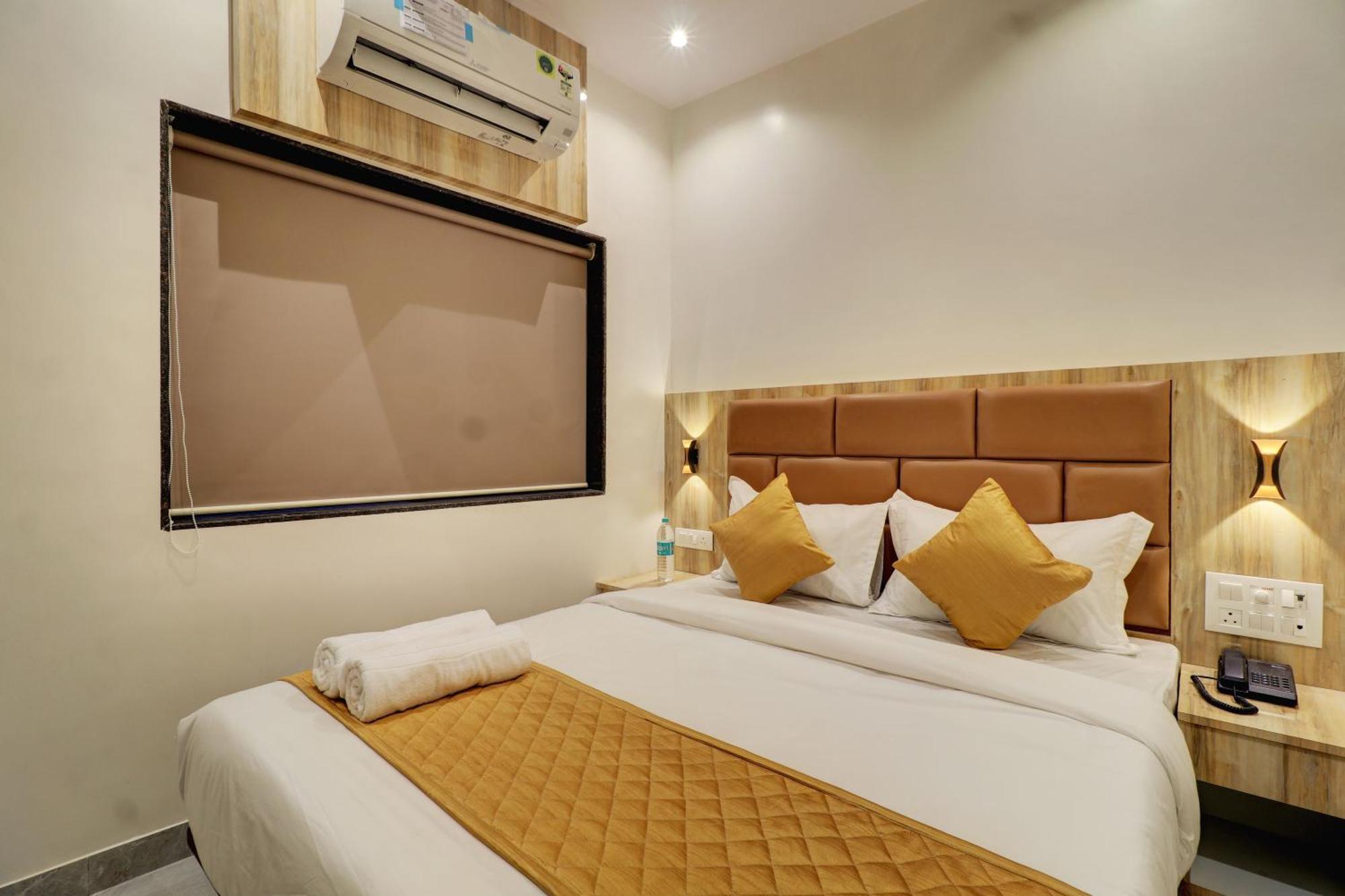 Hotel Enigma Inn Мумбаи Экстерьер фото